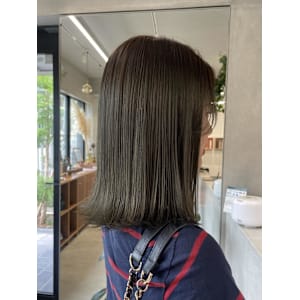 オリーブベージュ/くすみカラー/ミディアムヘア