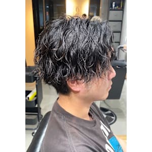 センターパートツイストスパイラルツーブロック波巻スパイラル