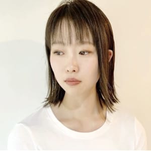 カーキモノトーン×ワンレングス