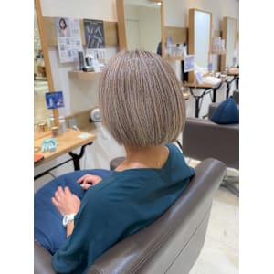 白髪ぼかしハイライトカラー30代40代50代ブルーグレージュ - KENJE ODAKYU SHONAN GATE【ケンジオダキュウショウナンゲート】掲載中