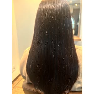 黒髪ロングヘアー（グレイカラー）