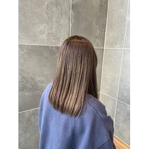 オリーブベージュ