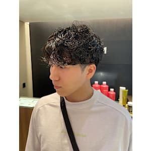 韓国ヘア シャドウパーマ シースルーマッシュ メンズ 表参道