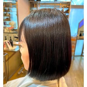 シャープなボブ