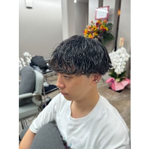 大人気で王道になりつつある【波巻きパーマ】