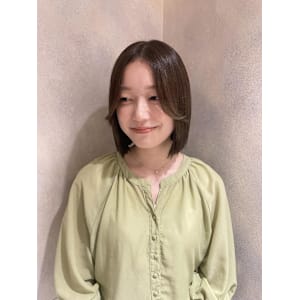 オリーブブラウンカラー×韓国風ボブ×前髪無し×切りっぱなし