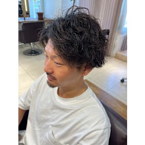 メンズのツイストスパイラルパーマ