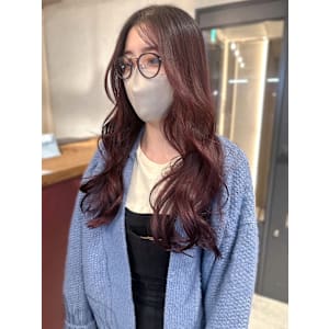 カシスピンク　ブリーチなしカラー　センターパート　透明感