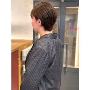 大人ショート　30代40代　オリーブベージュ　透明感カラー　