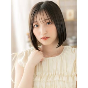 ツヤ感美髪アッシュブラック切りっぱなしボブ　くすみベージュ