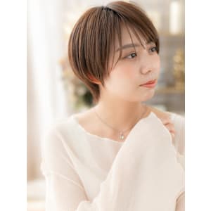 マッシュウルフショートステップボーンカット　フェザーショート