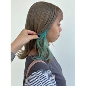 イヤリングカラー　水色　ブルーカラー　ミディアム　ベージュ