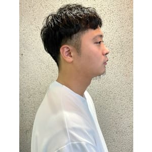 ツーブロック　ショートヘア　ダウンパーマ　刈り上げ