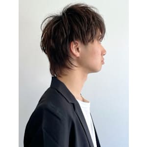 ミディアムウルフ　無造作　ベージュ系カラー　エアリー