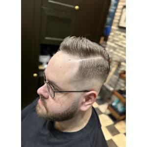 サイドパート&スキンフェード - Million Bucks Barbershop 御徒町店【ミリオンバックスバーバーショップ オカチマチテン】掲載中