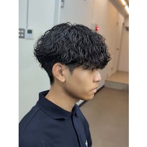 波巻きスパイラルパーマ　刈り上げマッシュ