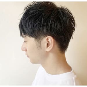 メンズ前下がりツーブロック