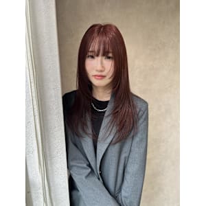 miu　顔まわりレイヤーとトレンドレッドカラー