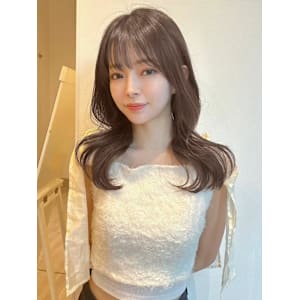 ロングレイヤー　顔周りカット　アッシュカラー　透明感