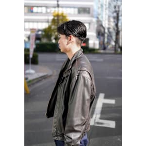 センターパート×刈り上げ