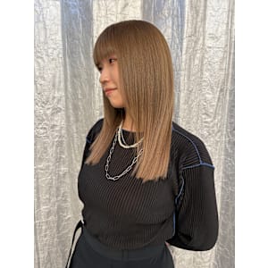 ステップボーンカットロングヘア/顔まわりレイヤー