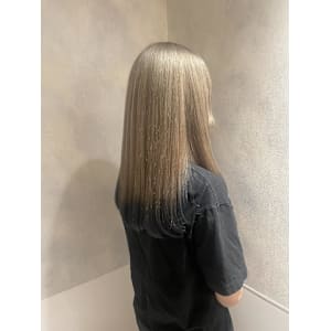 顔まわりカット/デザインカラー/グラデーションカラー