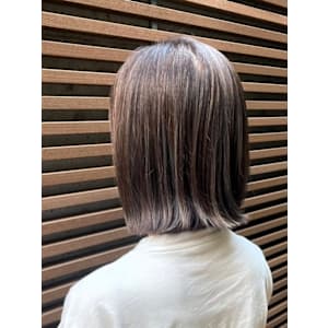 大人女子ハイライト立体感外国人風透明感グレーアッシュ外ハネ夏