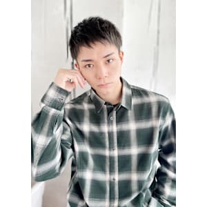 20代30代40代　黒髪×スパイキーショート