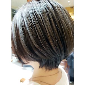 20代30代40代グレージュ前下がりショートボブ