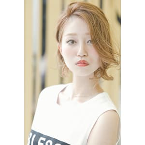 サイドパートで作るふんわりガーリースタイル