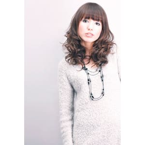 カールが女の子らしいセミディ！