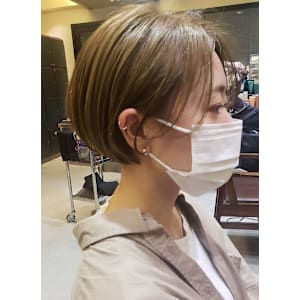 刈り上げボブショート×前髪なしショート×プラチナベージュ