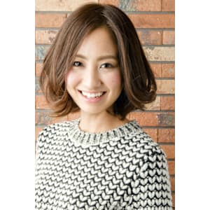 大人可愛い小顔ミディアムボブ