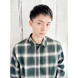 20代30代40代　黒髪×スパイキーショート