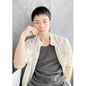 20代30代40代　黒髪×スパイキーショート