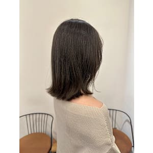 池袋 イルミナカラー 暗髪 透明感 ナチュラル外ハネミディ♪