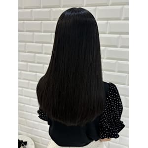 縮毛矯正でツヤツヤ真っ直ぐなヘアに＊まゆ
