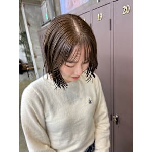 ブリーチなしのオリーブベージュ