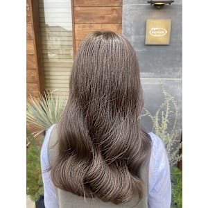 オリーブベージュカラー