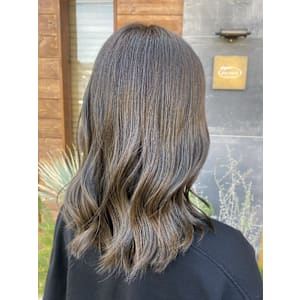 オリーブカラー