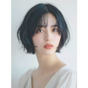 目元アクセントで目力印象アップ★ふんわりショートボブ