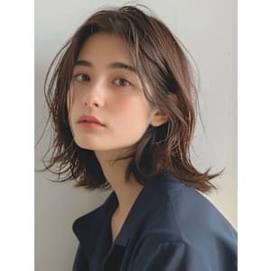 クセ毛さんにもオススメ★外ハネミディアムボブ＆デザインカラー