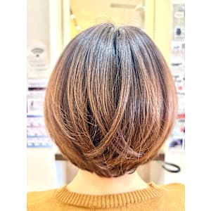 グラデーションカラー×ショートボブ