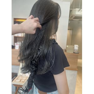 ダークオリーブアッシュ