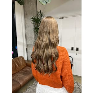 オリーブベージュ