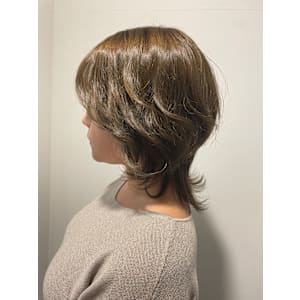 軽めウルフ外はね透明感アシュベージュ