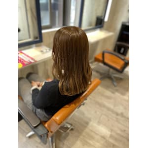 キャラメルベージュ