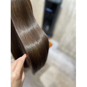 オリーブベージュ