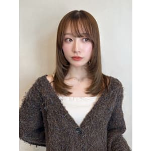 ミディアム顔レイヤー×セピアブラウン