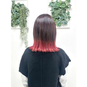 レッド裾カラー